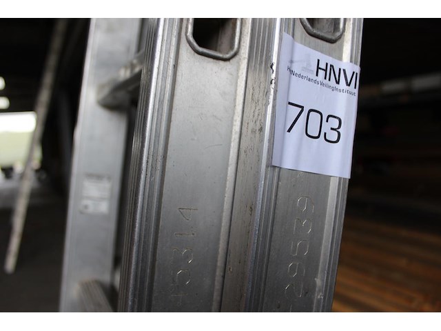 Tweedelige aluminium ladder dirks met 2x 12 treden. - afbeelding 2 van  4