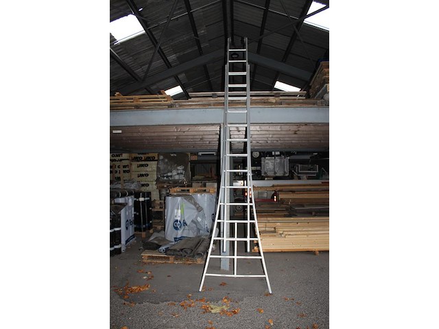 Tweedelige aluminium ladder vgs met 2x 12 treden. - afbeelding 2 van  3