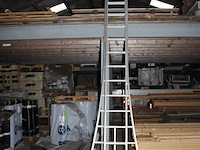 Tweedelige aluminium ladder vgs met 2x 12 treden. - afbeelding 2 van  3