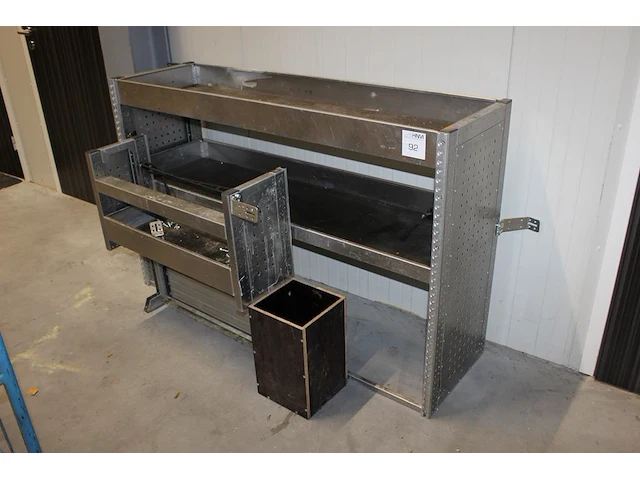 Tweedelige bedrijfswageninrichting. afmeting 150 x 43 x 96 cm en 77 x 26 x 75cm. - afbeelding 1 van  2