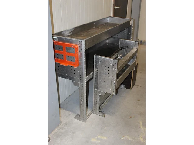 Tweedelige bedrijfswageninrichting. afmeting 150 x 43 x 96 cm en 77 x 26 x 75cm. - afbeelding 2 van  2