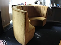 Tweedelige halfronde bank met okergele bekleding. doorsnede 230 cm. zithoogte 48 cm. - afbeelding 1 van  2