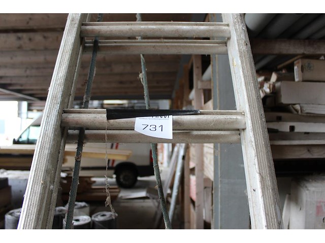 Tweedelige ladder. 2x 16 treden. - afbeelding 2 van  3