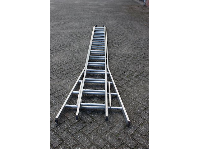 Tweedelige ladder dirks met 2x 14 treden. - afbeelding 1 van  2