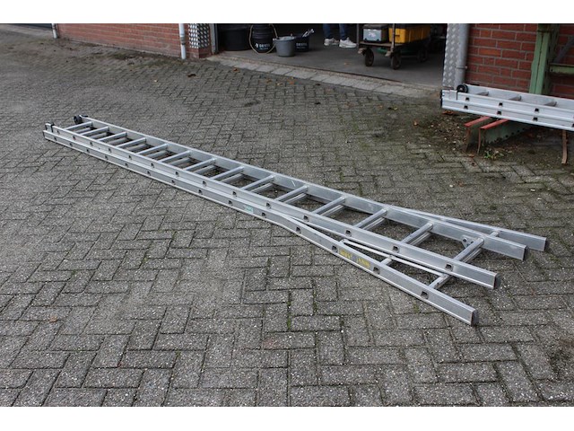 Tweedelige ladder dirks met 2x 14 treden. - afbeelding 1 van  4