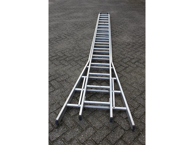 Tweedelige ladder dirks met 2x 16 treden. - afbeelding 2 van  2