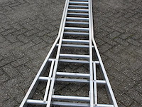 Tweedelige ladder dirks met 2x 16 treden. - afbeelding 2 van  2