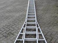 Tweedelige ladder dirks met 2x 16 treden. - afbeelding 2 van  4