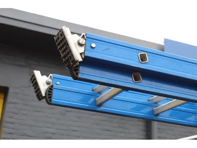 Tweedelige ladder met 2 x 16 treden - afbeelding 2 van  3