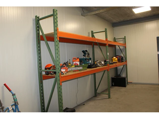Tweedelige magazijnstelling. totale afmeting 500 x 60 x 250cm. - afbeelding 1 van  2