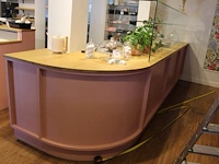 Tweedelige toonbank / kassameubel met eikenhouten topblad 2 koelplaten met koeling toxpress, vitrinekoeling... combinatiekavel - afbeelding 4 van  9