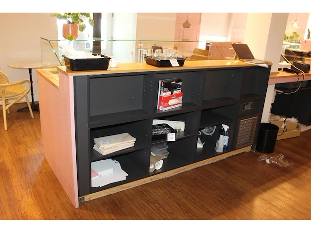 Tweedelige toonbank / kassameubel met eikenhouten topblad 2 koelplaten met koeling toxpress, vitrinekoeling... combinatiekavel - afbeelding 7 van  9