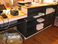 Tweedelige toonbank / kassameubel met eikenhouten topblad 2 koelplaten met koeling toxpress, vitrinekoeling... combinatiekavel - afbeelding 8 van  9