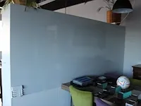 Tweedelige wandkast met vier deuren en acht schappen en een whiteboard geplakt op de achterzijde. afmeting ... - afbeelding 5 van  5
