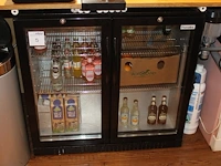 Tweedeurs vitrinekoeling promoline backbar 2-deurs black. afmeting 90 x 50 x 88 cm. let op: exclusief inhoud.