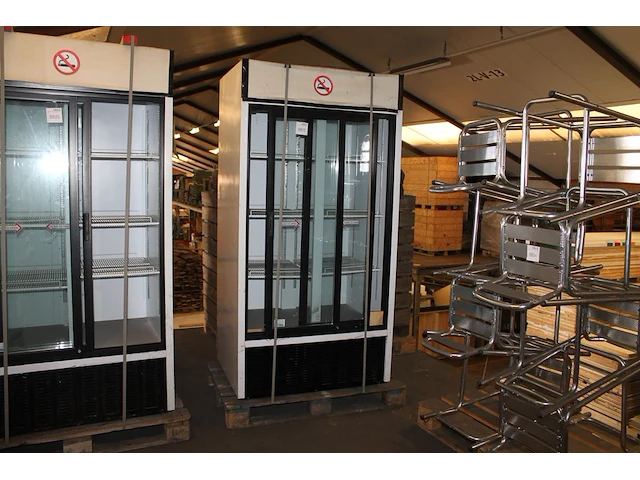 Tweedeurs vitrinekoelkast mondial type elite. afmeting 102 x 74 x 200 cm. - afbeelding 1 van  2