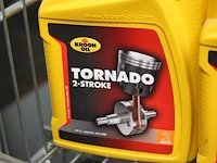 Tweetakt motorolie kroon oil tornado 12 flacons a 1l. excl. draadmand - afbeelding 2 van  2