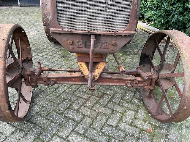 Twin city 20-32 oldtimer tractor - afbeelding 3 van  21