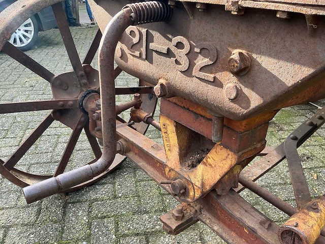 Twin city 20-32 oldtimer tractor - afbeelding 4 van  21