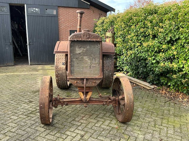 Twin city 20-32 oldtimer tractor - afbeelding 12 van  21