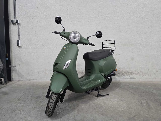 Tym - snorscooter - vespa alpha - 4t 25km uitvoering fbh35n - afbeelding 3 van  7
