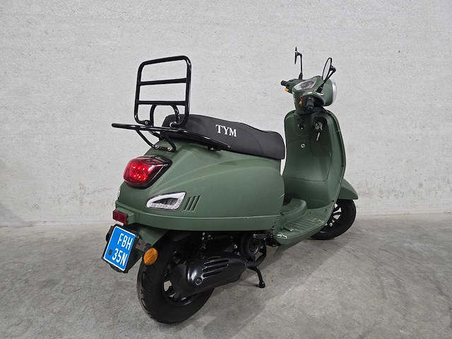 Tym - snorscooter - vespa alpha - 4t 25km uitvoering fbh35n - afbeelding 5 van  7