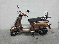 Tym - snorscooter - vespa alpha - 4t 25km uitvoering - afbeelding 1 van  6