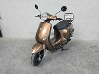 Tym - snorscooter - vespa alpha - 4t 25km uitvoering - afbeelding 3 van  6