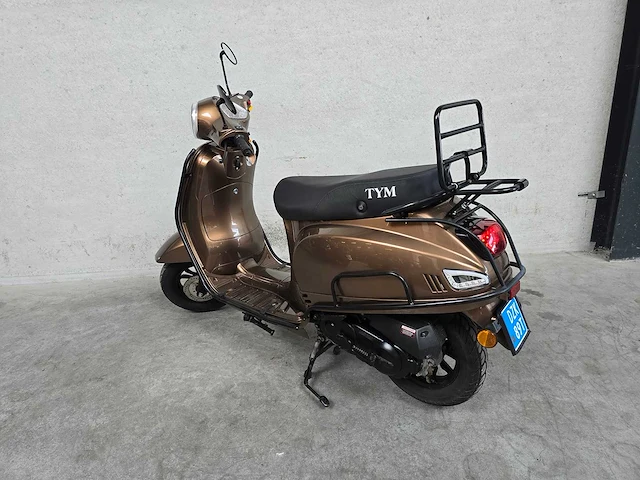 Tym - snorscooter - vespa alpha - 4t 25km uitvoering - afbeelding 6 van  6