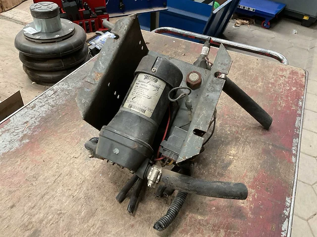 Tymco 502556 pompunit - afbeelding 2 van  5