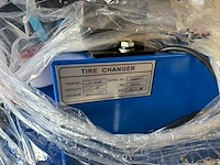 Tyreon tc24as heavy-duty banden demonteermachine met kantelende kolom en dubbele airbooster in de spanklauwen - afbeelding 29 van  29