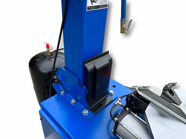 Tyreon tc24as heavy-duty banden demonteermachine met kantelende kolom en dubbele airbooster in de spanklauwen - afbeelding 17 van  26