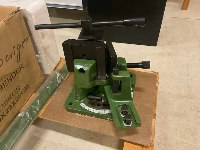 Ub-100 buigmachine - afbeelding 2 van  4