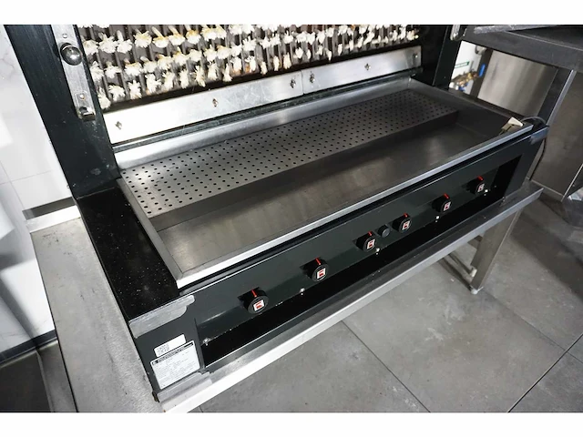 Ubert - rotesserie - afbeelding 5 van  8