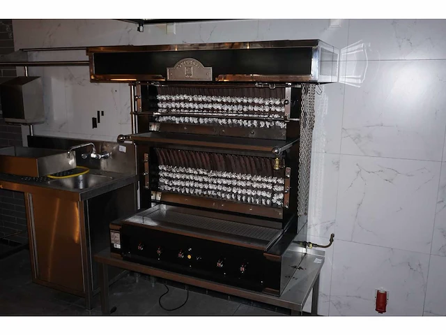 Ubert - rotesserie - afbeelding 1 van  7