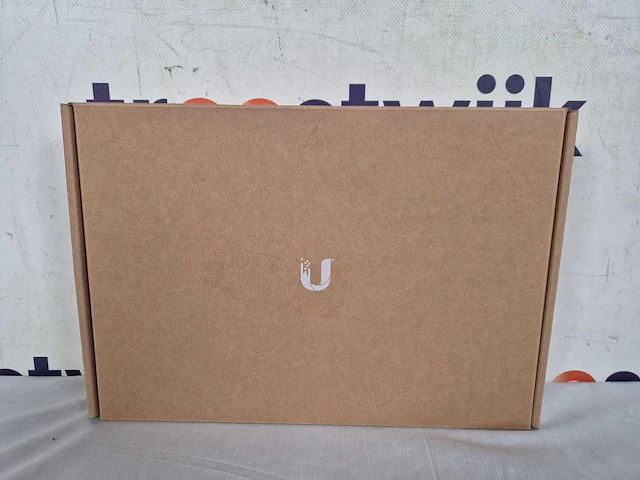 Ubiquiti unifi switch - fully managed netwerkswitch - 8 poorten - 150w poe - afbeelding 2 van  3