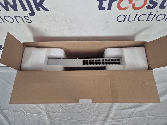 Ubiquiti unifi usw-16-poe - fully managed netwerkswitch - 16 poorten - 42w poe - afbeelding 3 van  3
