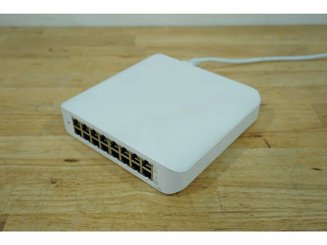 Ubiquitti - lite 16 peo - networkswitch - afbeelding 1 van  4