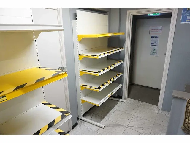 Üçge - magazijnstelling circa 40 m - afbeelding 2 van  13