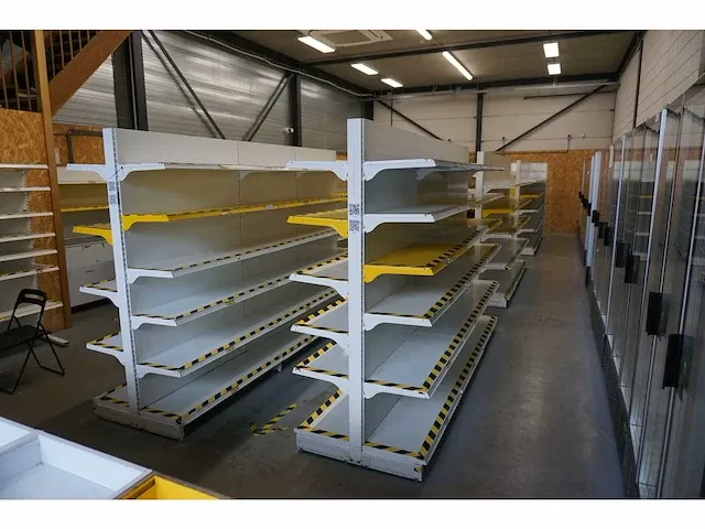 Üçge - magazijnstelling circa 40 meter - afbeelding 1 van  9