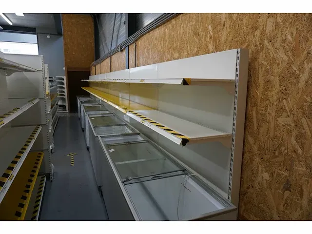 Üçge - magazijnstelling circa 40 meter - afbeelding 3 van  9