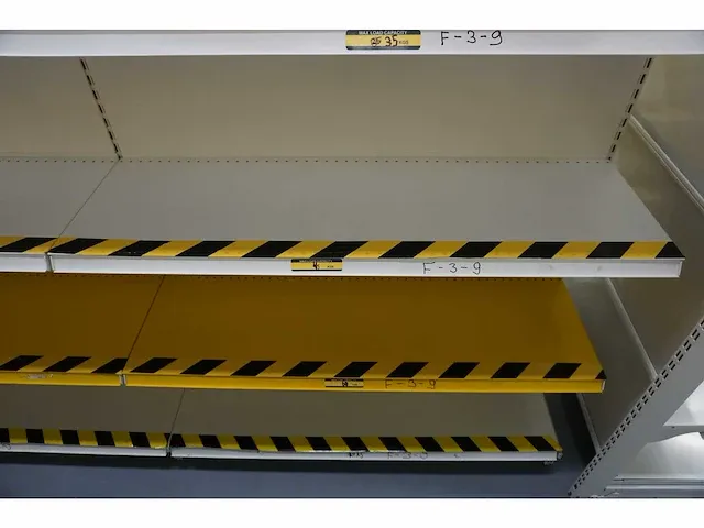 Üçge - magazijnstelling circa 40 meter - afbeelding 4 van  9