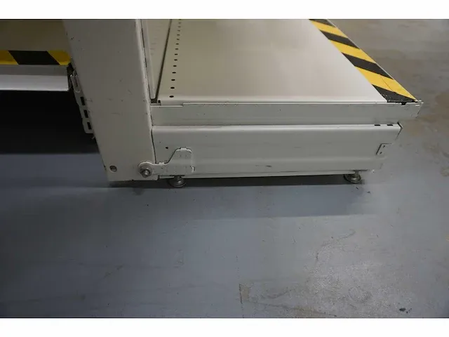Üçge - magazijnstelling circa 40 meter - afbeelding 6 van  9