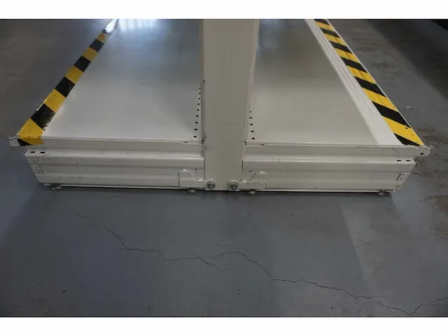 Üçge - magazijnstelling circa 40 meter - afbeelding 7 van  9