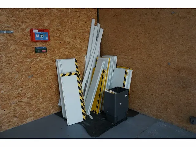 Üçge - magazijnstelling circa 40 meter - afbeelding 8 van  9