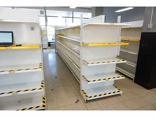Üçge - magazijnstelling - afbeelding 8 van  9