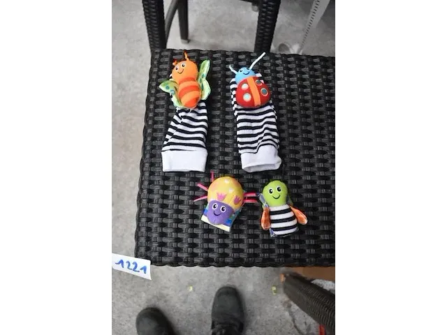 Ueetek pluche speelgoed 9 stuks + setje sokjes en armbandjes voor baby's - afbeelding 4 van  4