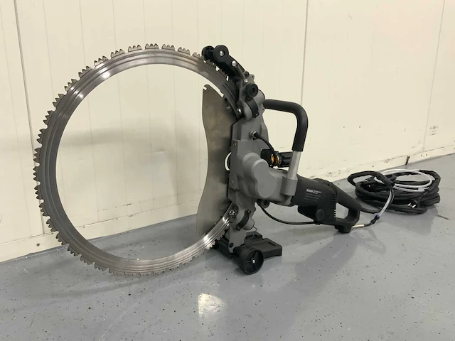 Uf equipment - 2025 - ac8600 - betonzaag - afbeelding 1 van  15