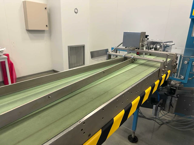 Uhlmann blister verpakkingsmachine - afbeelding 2 van  21
