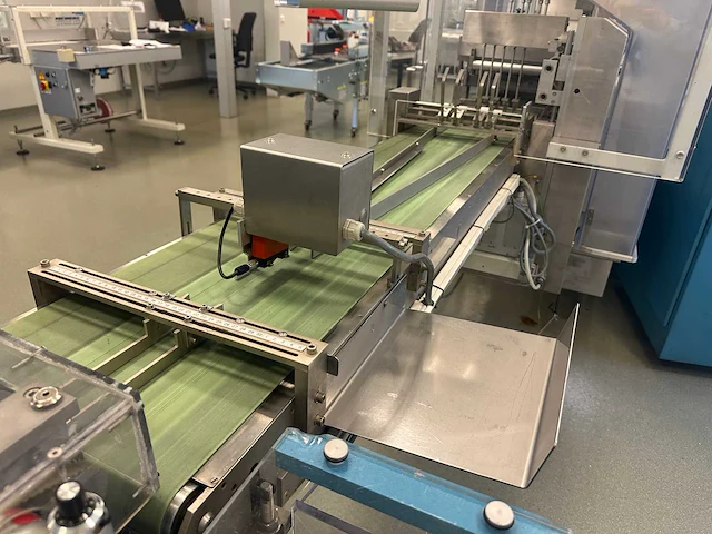 Uhlmann blister verpakkingsmachine - afbeelding 3 van  21